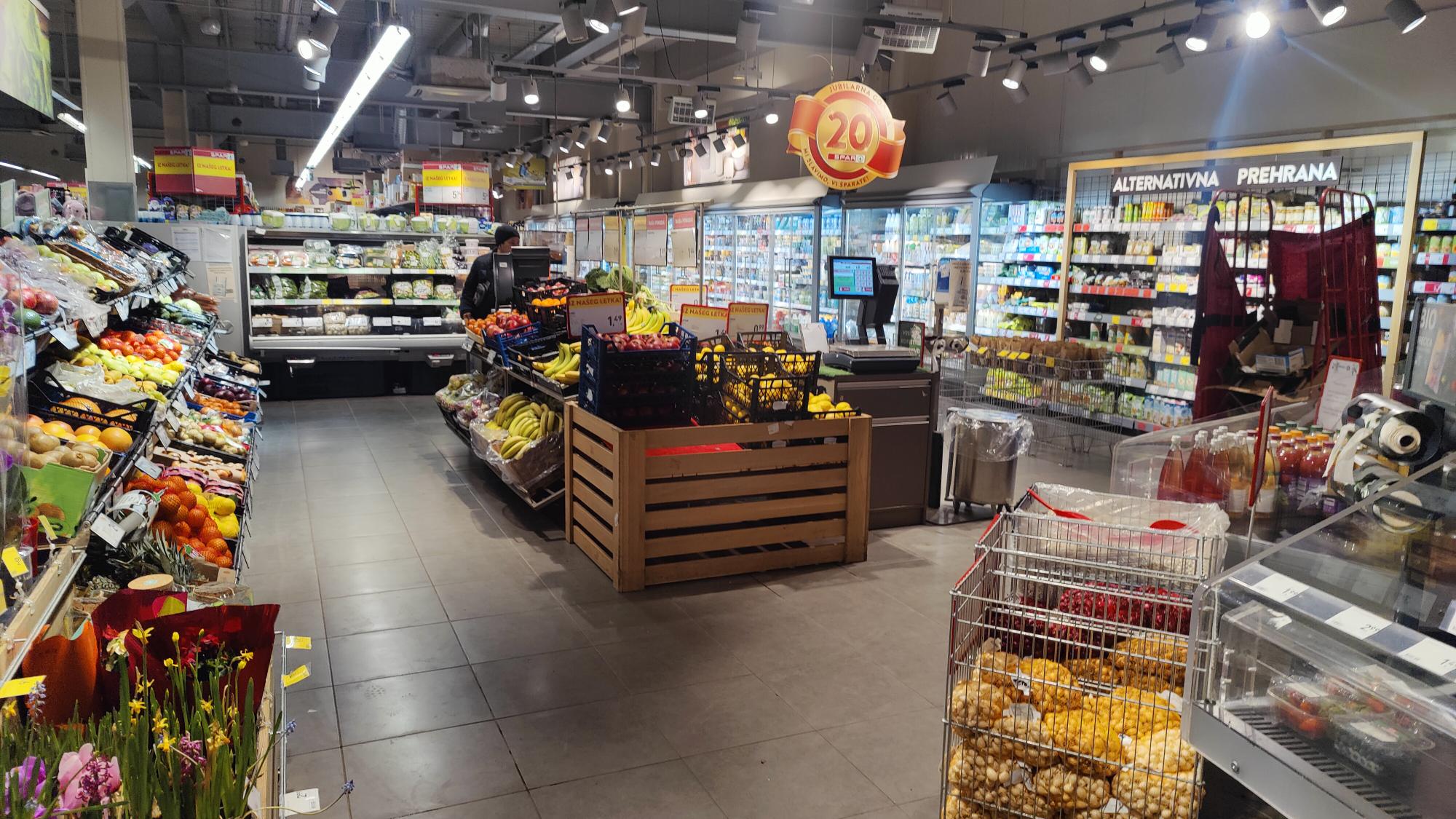 Građani i dalje troše, ali opreznije – maloprodaja porasla, prodaja goriva snažno pala