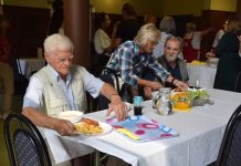 Mraclin se vratio u vrijeme nedjeljnih objeda: mirisi domaće kuhinje i tamburica okupili posjetitelje
