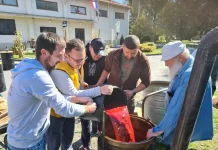 Paljenje rakije vraća jesenski ugođaj u Mraclin: Program traje sve do večeri