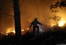 Brač iza sebe ima još jednu tešku noć – požar se približio kućama, stigla pomoć iz zraka
