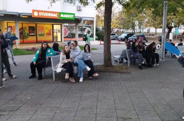 ČITATELJSKI MARATON FOTO PODRUČNA KNJIŽNICA GALŽENICA FACEBOOK (3)