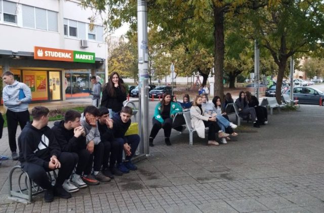 ČITATELJSKI MARATON FOTO PODRUČNA KNJIŽNICA GALŽENICA FACEBOOK (4)