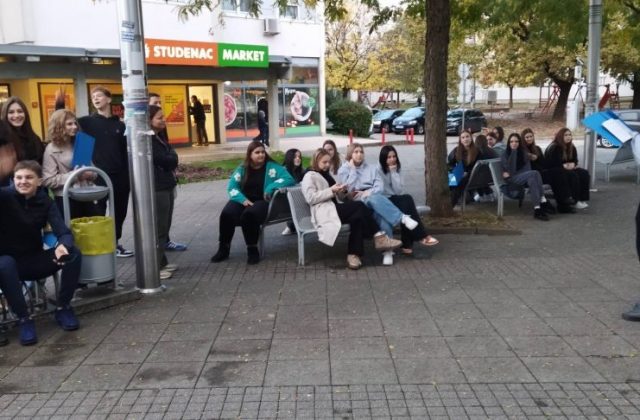 ČITATELJSKI MARATON FOTO PODRUČNA KNJIŽNICA GALŽENICA FACEBOOK (8)