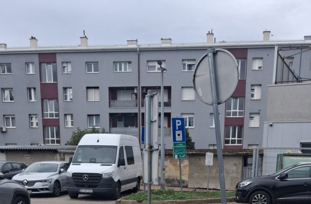 smeće kod konzuma (1)